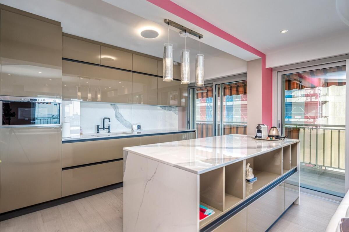 Appartement La Pompadour - Luxueux 3 P, Vue Mer, 3 Min Croisette Cannes
